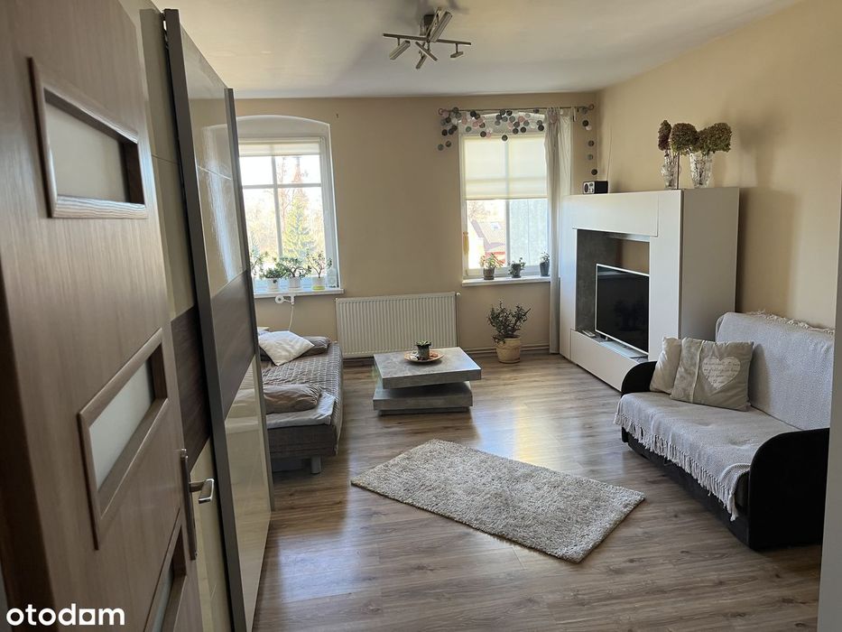 Wyposażone i słoneczne mieszkanie w rynku