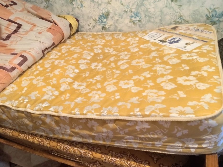 Кровать односпальняя матрас односпальние в гарному стані одяг вудочка