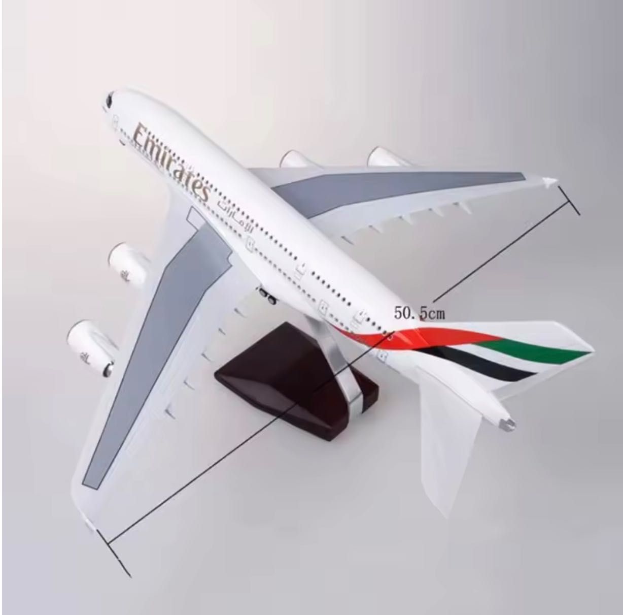 Emirates Airlines Airbus A380-800, com luz led na cabine do modelo