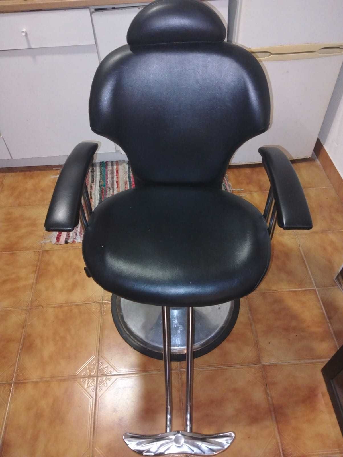 Cadeira de Barbeiro semi nova