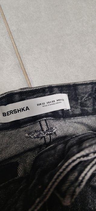 Spodnie jeans Bershka
