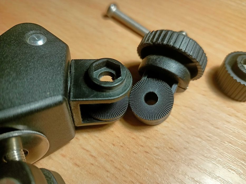 Кріплення аксесуарів на кермо або раму