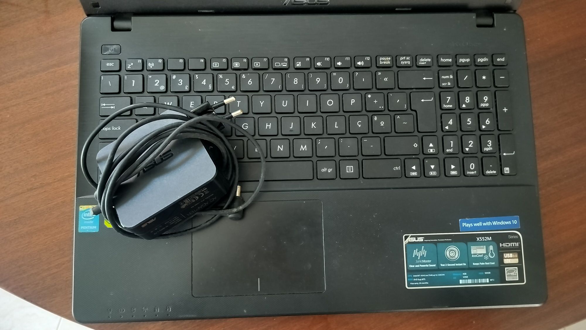 Portátil marca  Asus X552M - Ótimo Estado