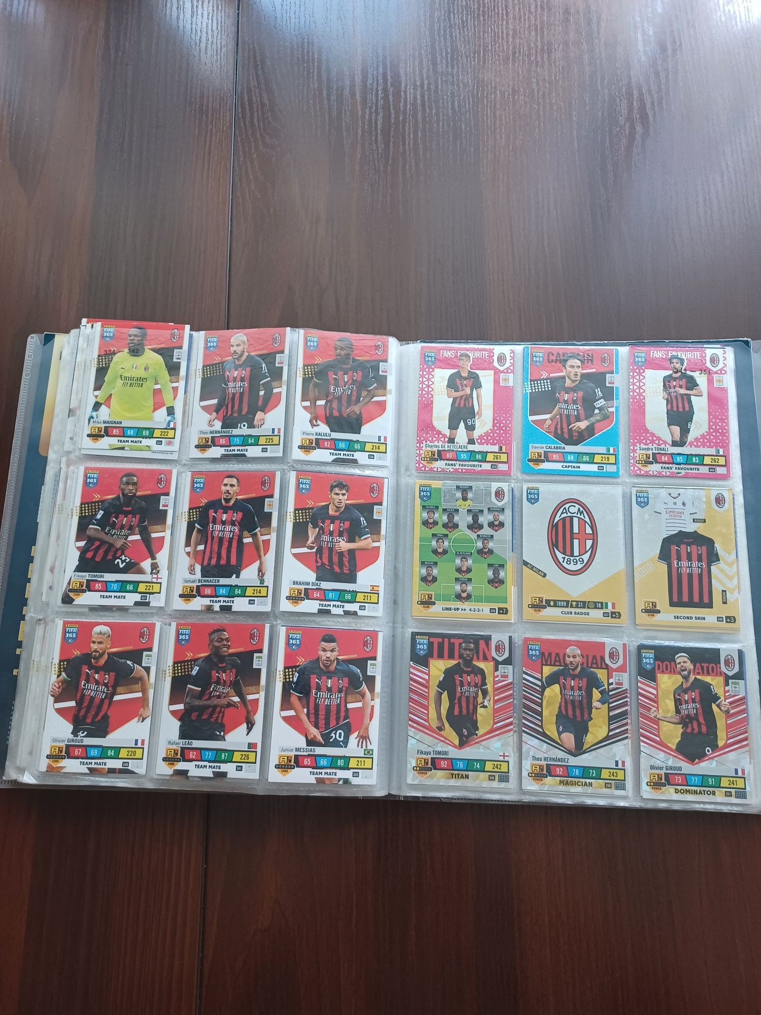 Album plus 422 karty Panini Adrenalyn XL Panini Fifa2023