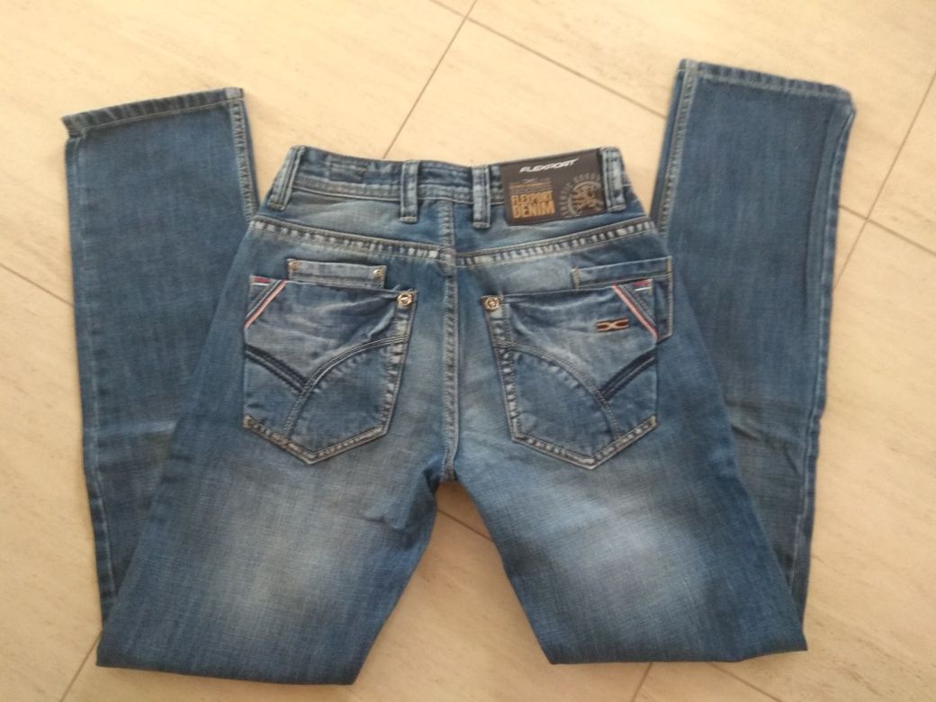 Spodnie jeansowe Flexport