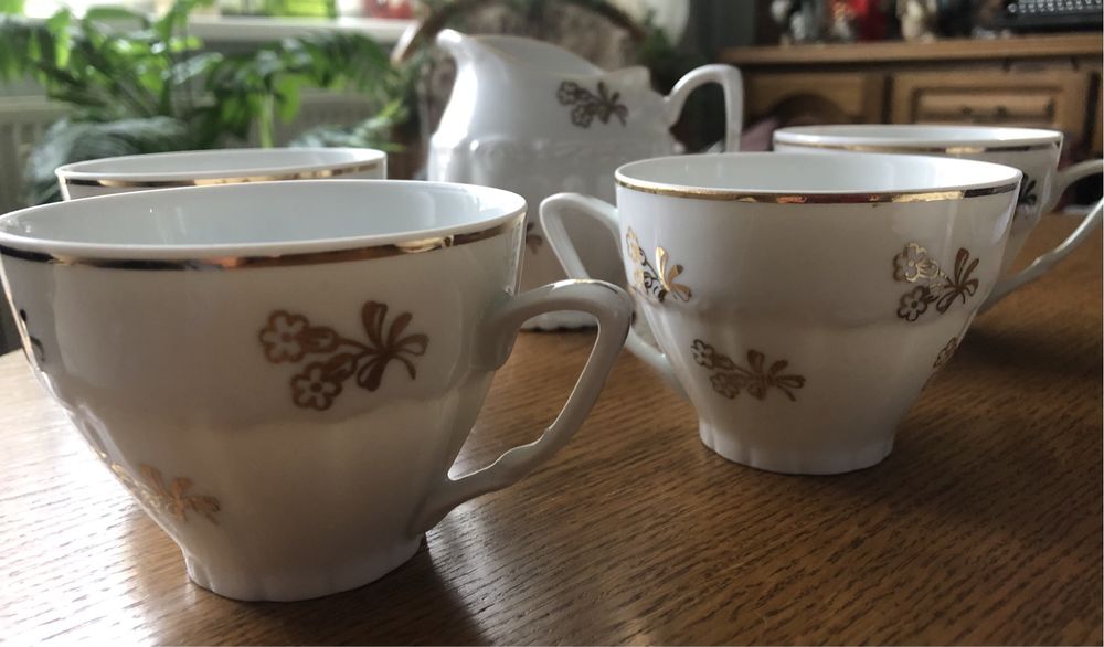 Filiżanki, mlecznik, cukiernica Porcelana Bogucice