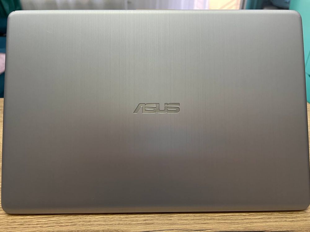 Asus VivoBook 15