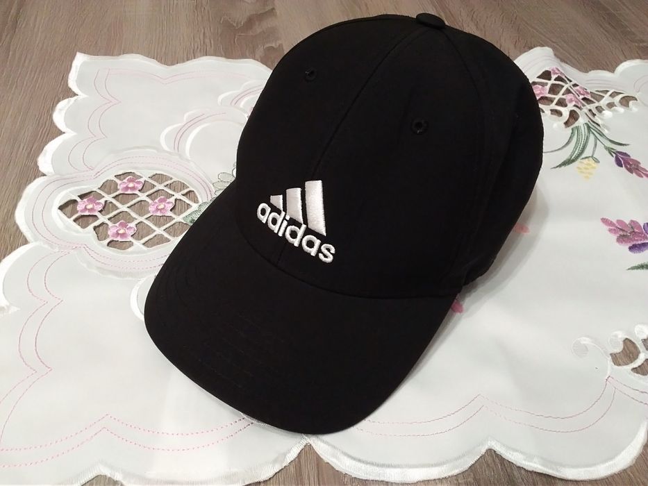 Adidas czapka z daszkiem i regulaacją z tyłu