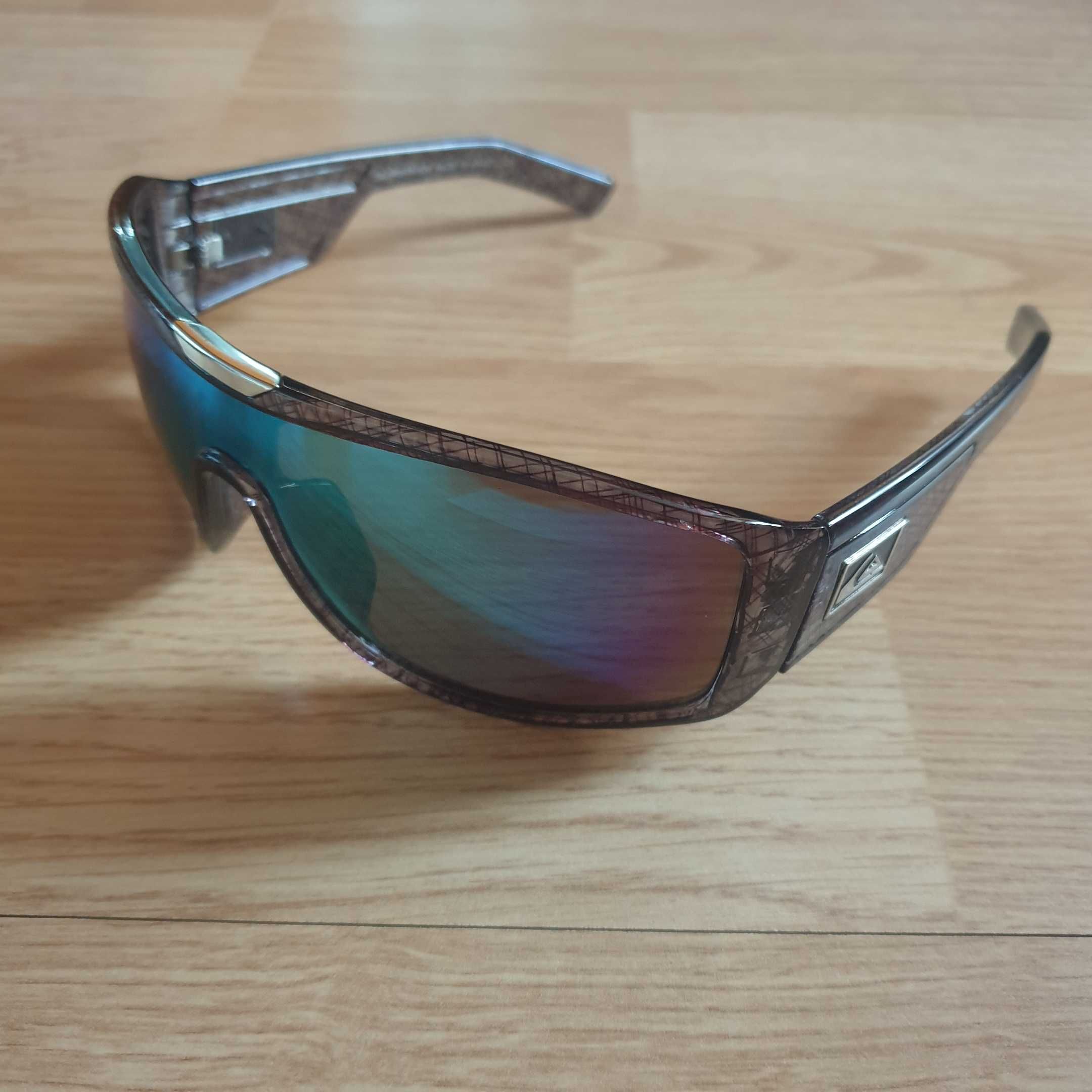 Quiksilver okulary przeciwsłoneczne nowe ciekawa oprawka