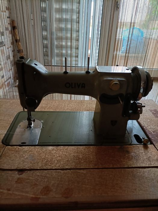 Máquina de costura Oliva
