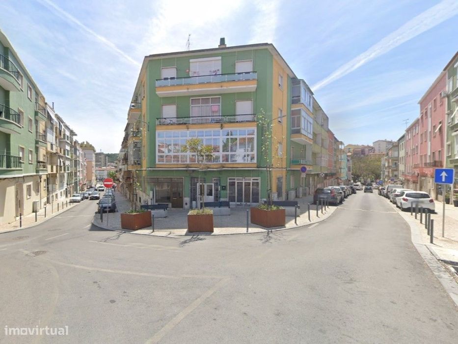 Armazém para venda em Odivelas