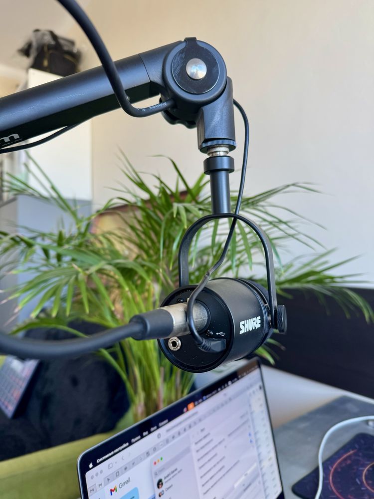 Shure MV7K podcast KIT- Mikrofon dynamiczny do podcastów  + statyw