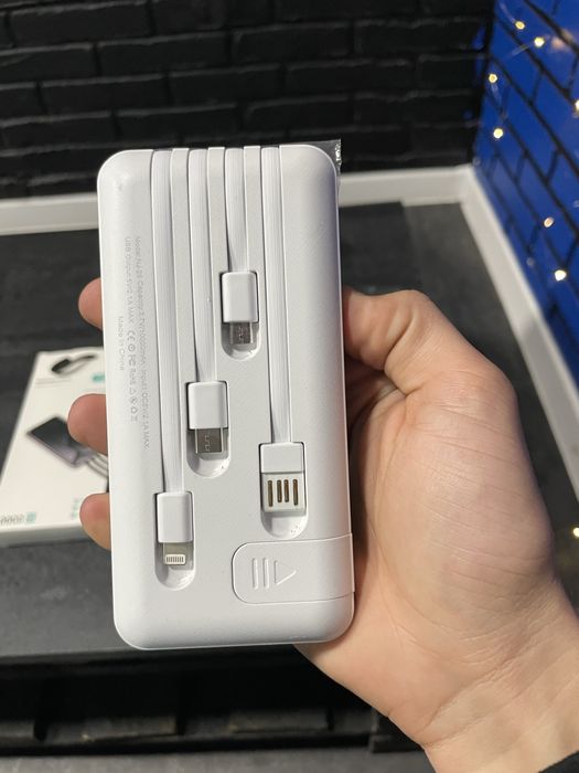 Розпродаж! Новий повербанк Power Bank 10000 mAh з вбудованими кабелями