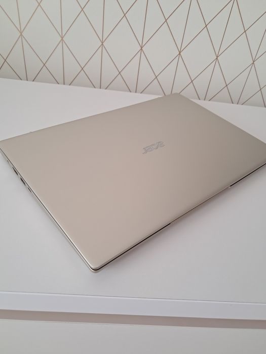 Ультрабук Acer Swift Gold.