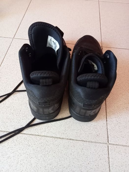 2 tenis bota Nike