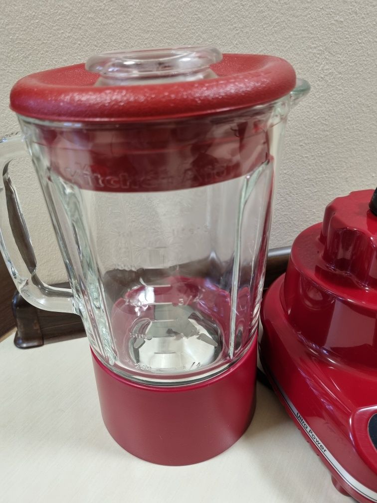 Blender ze szklanym kielichem