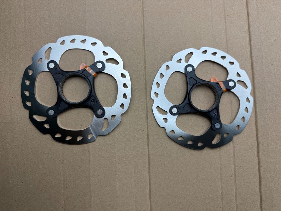 Dwie tarcze hamulcowe Shimano XT SM-RT81, 140 mm, CenterLock /049-014