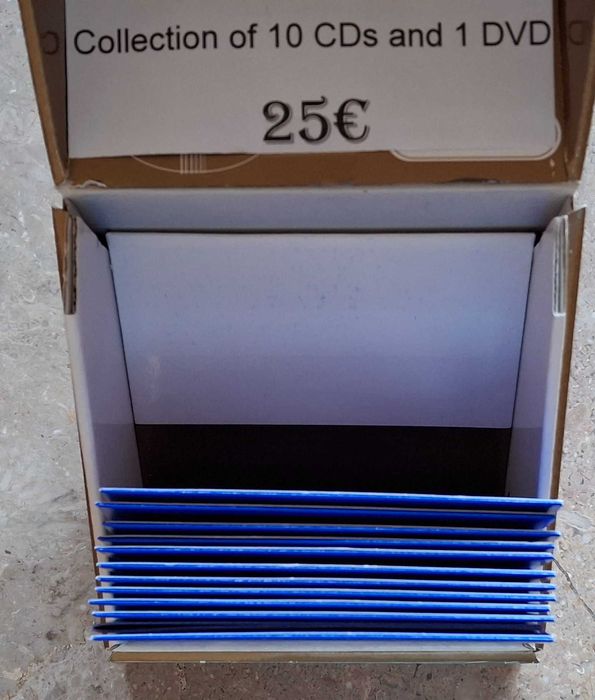 Fado Capital - Caixa com 10 CDs + 1 DVD dedicado ao fado - Artigo novo