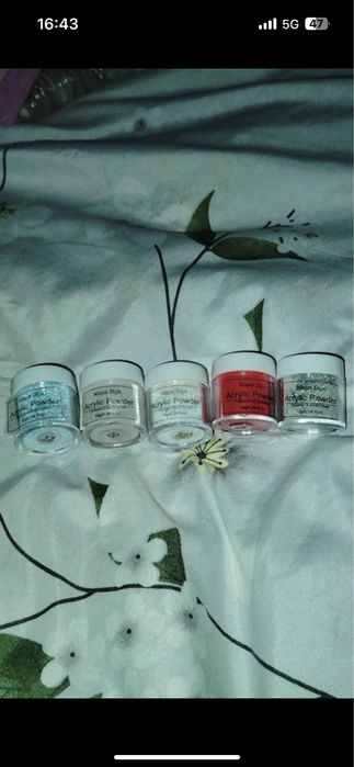 Rzedzy do paznokci + do paczki sa dodane dodatkowe rzeczy.