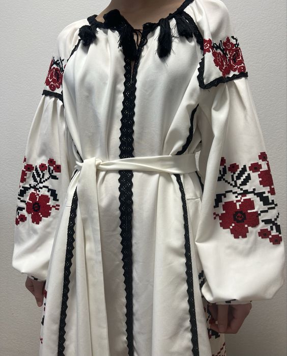 вишита сукня червоний орнамент