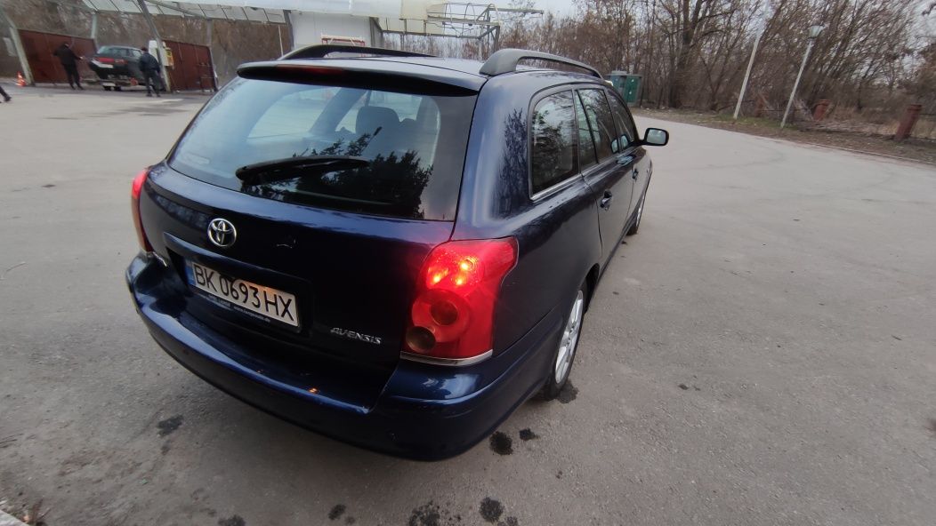 Продам машину Toyota avensis 1.8 газ бензин