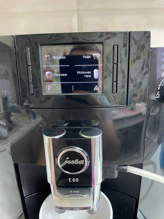 Автоматична кавомашина Jura E60. Кавоварка для капучіно.