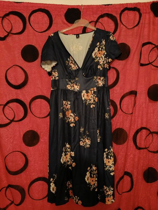 Vestido  
Preço 10€
Pouco usado