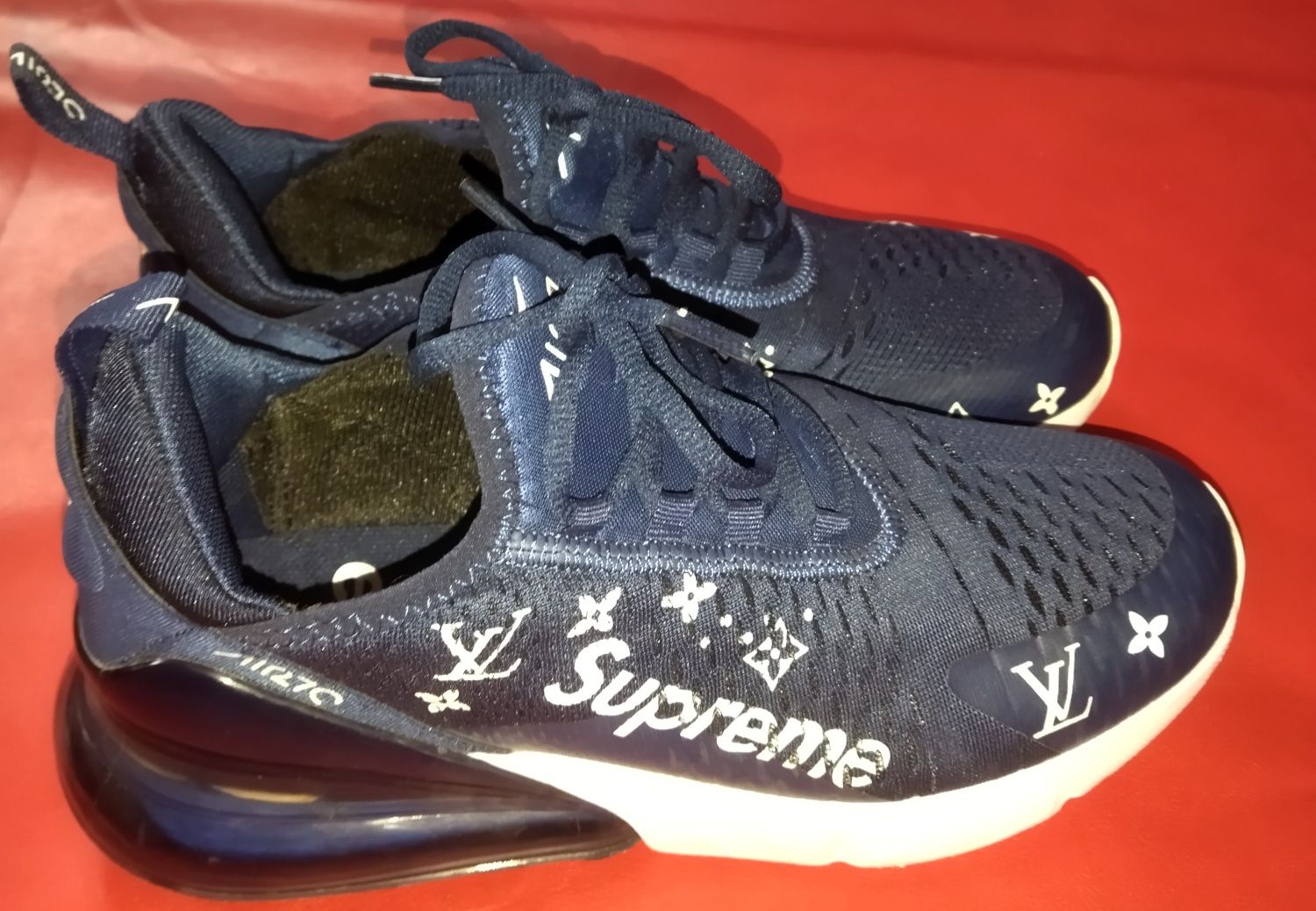 Кросівки Nike Supreme LV розмір 39