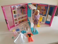BARBIE Fashionistas Wymarzona szafa GBK10