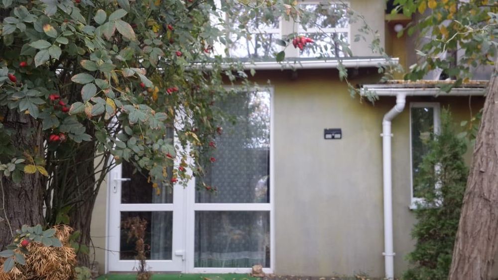 Сдам отдельностоящий коттедж на ул . Дача Ковалевского.