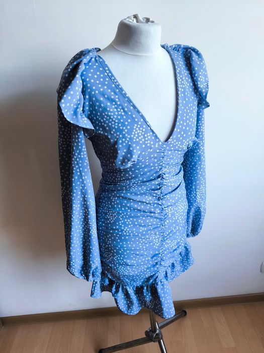 Romantyczna, błękitna sukienka marki Boohoo w rozmiarze S/36