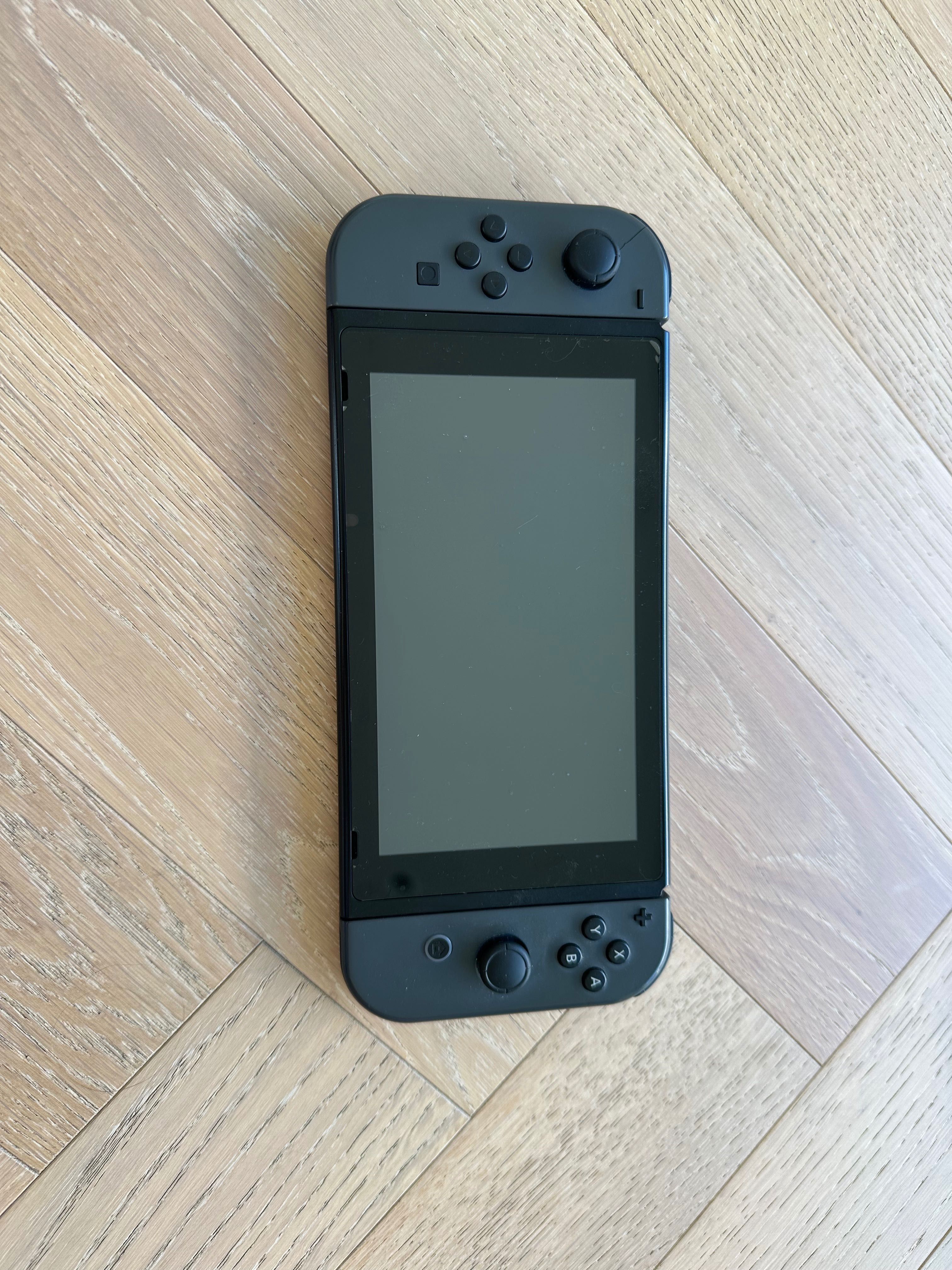 Nintendo Switch V1 + 2 comandos + charging dock