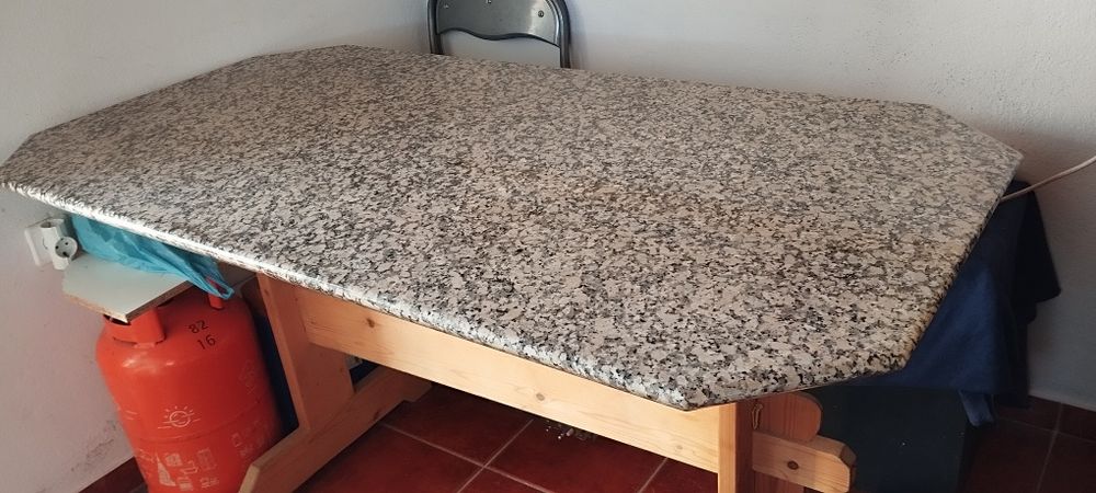 Mesa de cozinha em granito