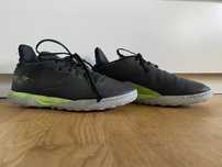 Buty pilkarskie.