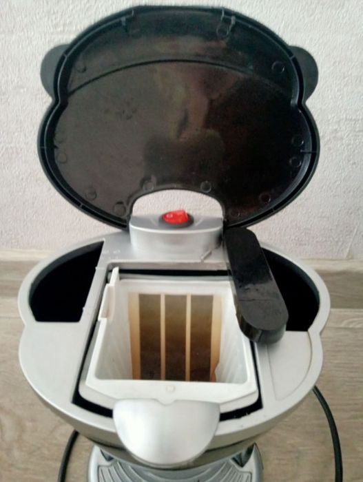 Кавоварка,вінтажні піали або кашпо