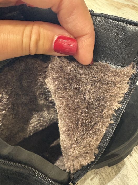 Жіночі зимові ботінки, натуральна замша, нові (р. 39)