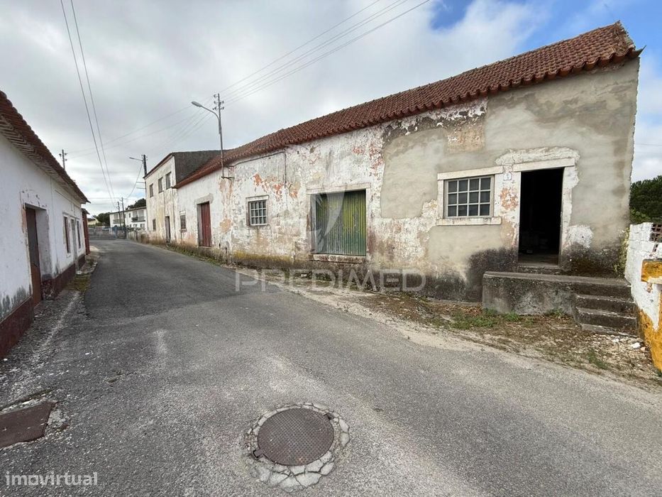 Armazém para Venda em São Jorge – Porto de Mós