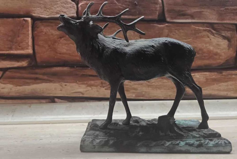 figurka z  brązu- jeleń // syg. bracia Korniluk
