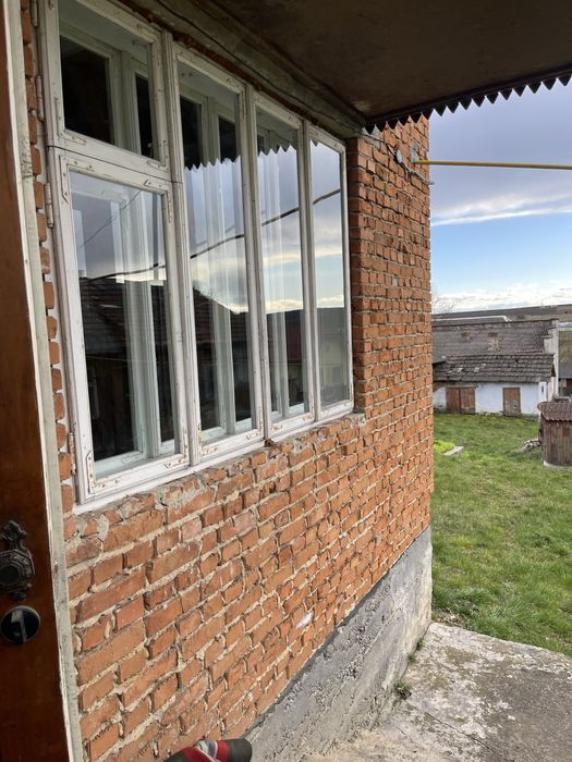 Продам будинок + господарські будівлі (на подвірї є криниця)