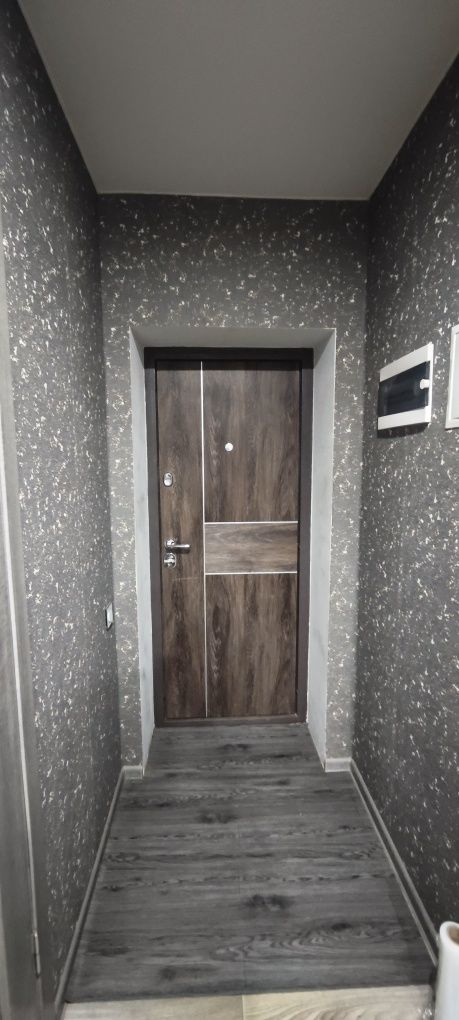Продам 3х комнатную квартиру , 1/2 микрорайон 1 этаж , 54 м2 капремонт