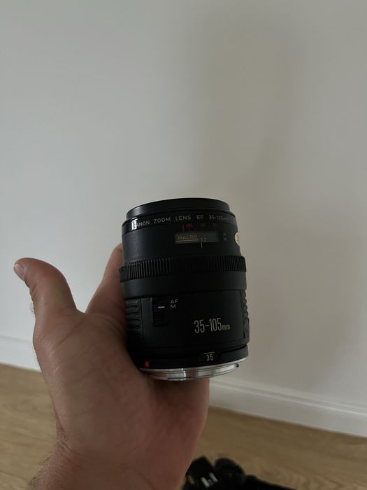 Aparat Canon z obiektywem