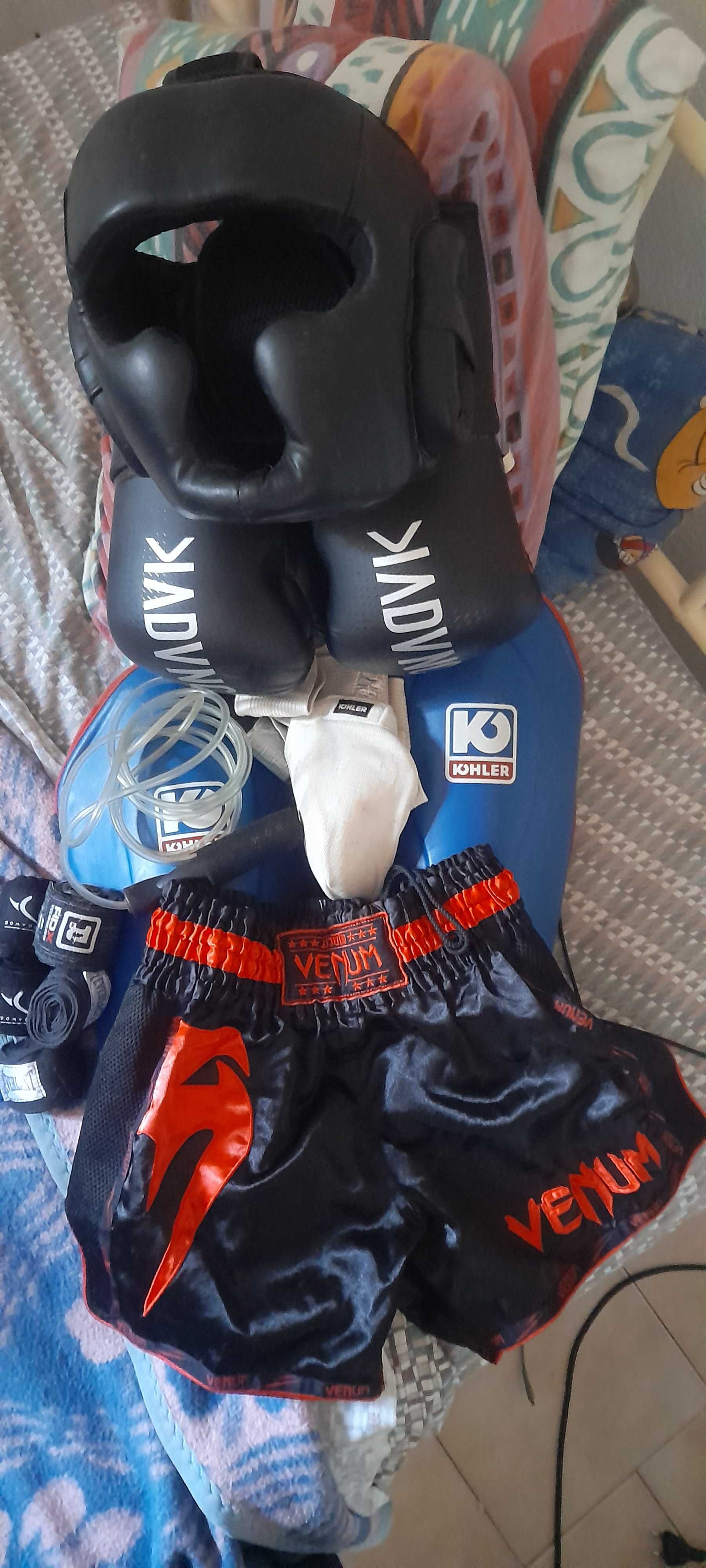 Material kick box