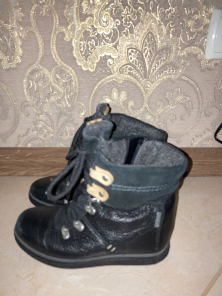 Продам зимние сапоги Ecco для девочки,30р.