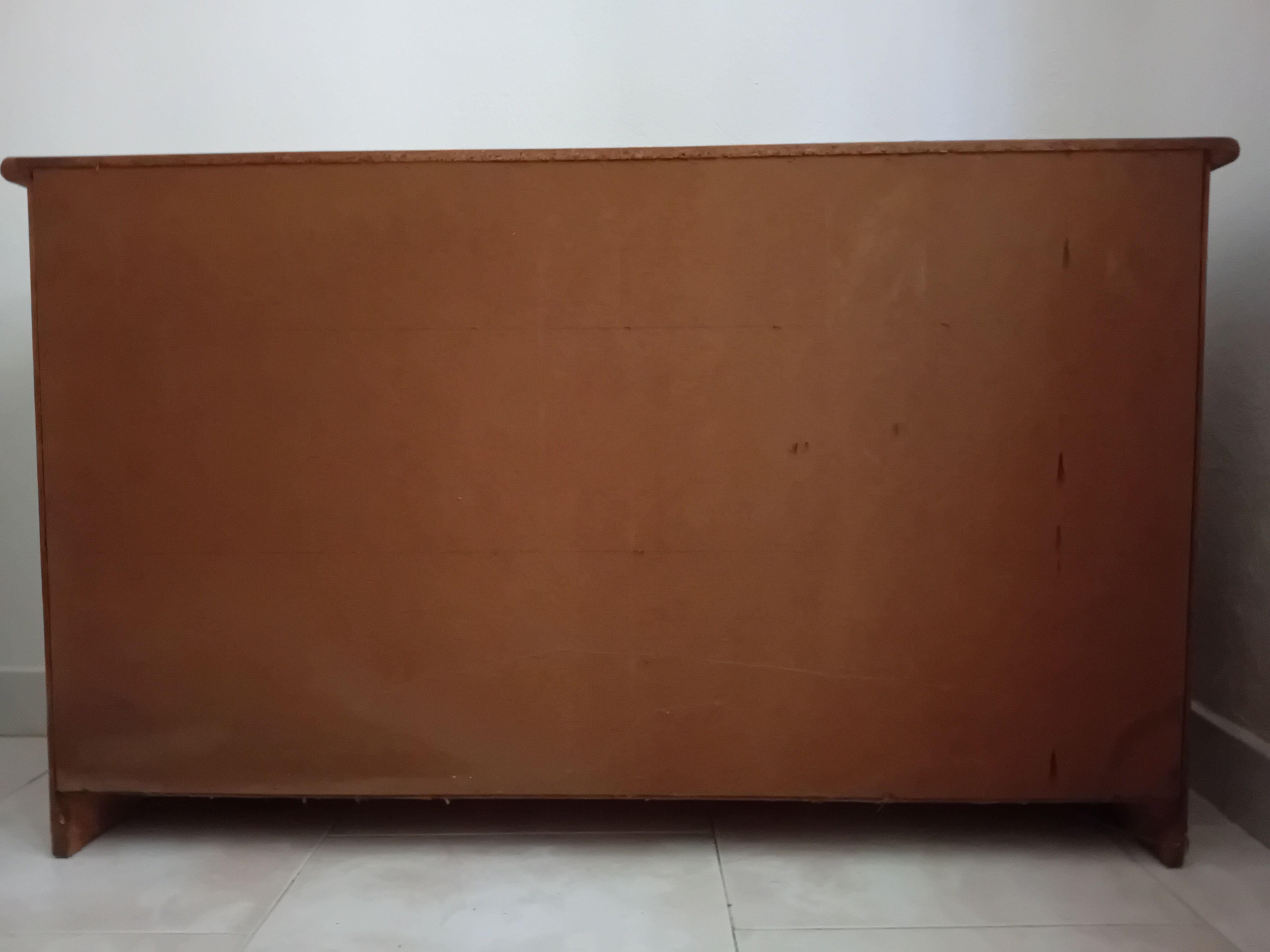 Móvel com 3 portas e 3 gavetas