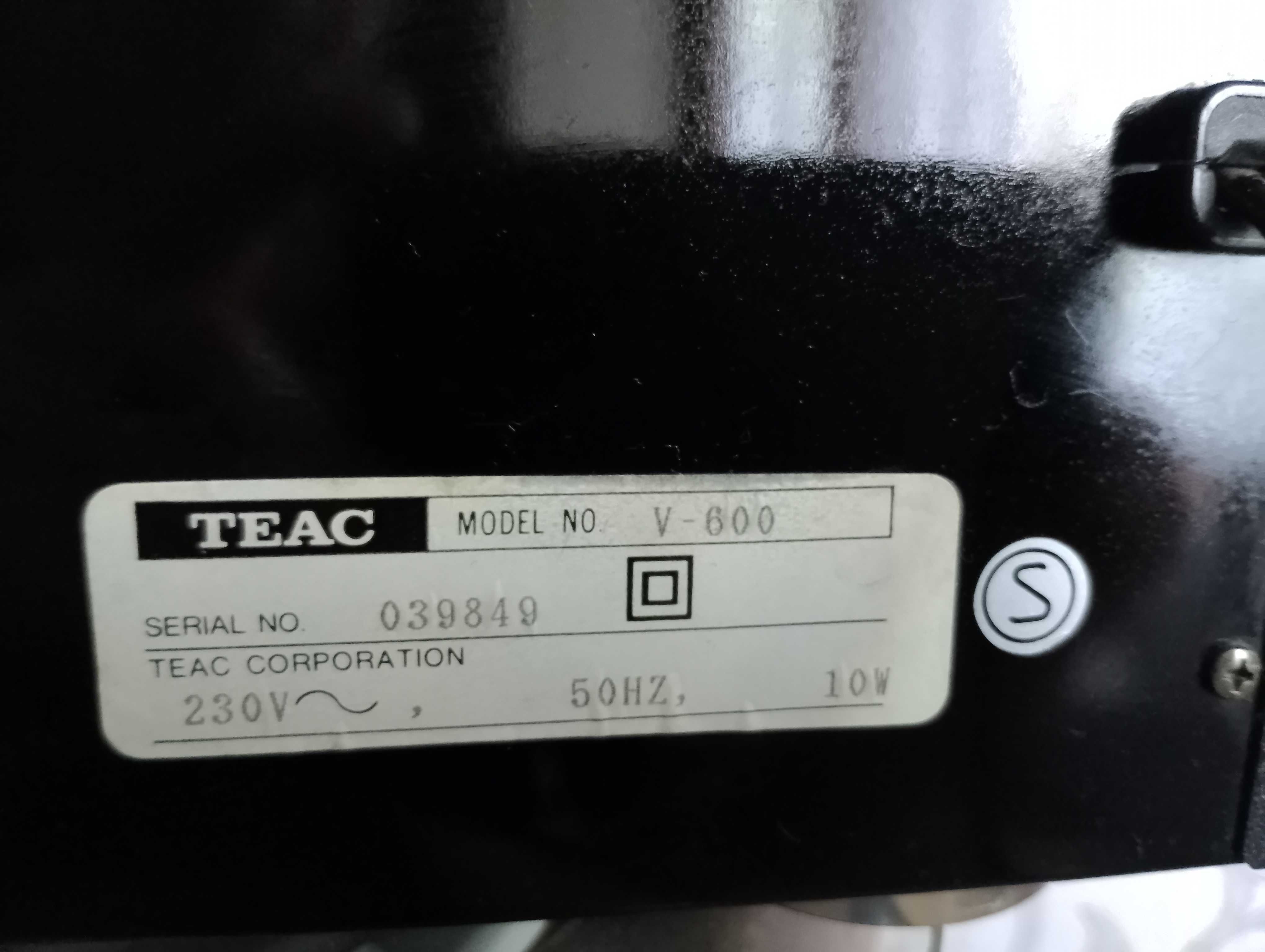 Кассетная дека TEAC V600