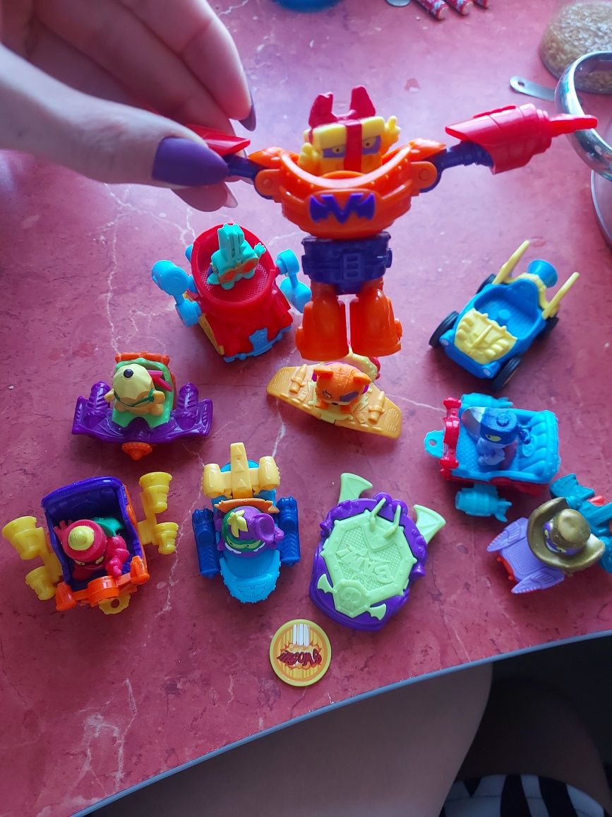 Super Zings 8 figurek 8 pojazdów 1 robot wyrzutnia