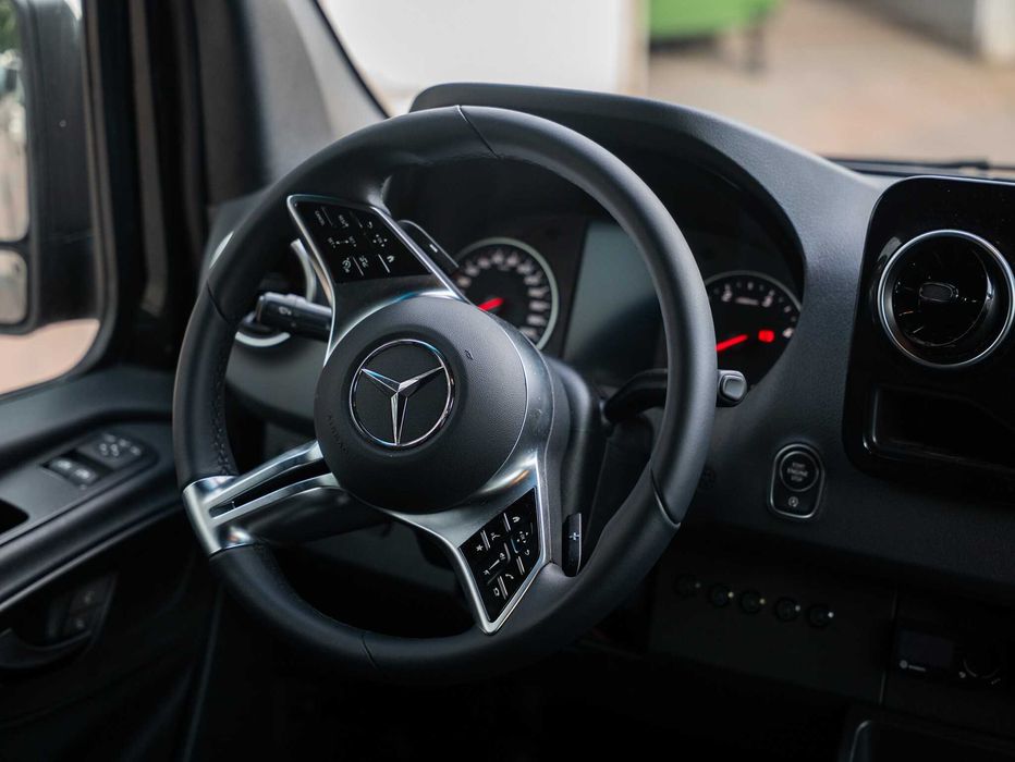 Wynajem VIP+ busa 9-osobowego Mercedes Sprinter 2025.
