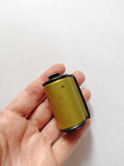 Kaseta na błonę negatywową do aparatu fotograficznego ze szpulą. FOTON