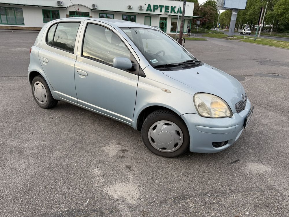 Toyota yaris 1,3 b 5 drzwi 2004 rok czesci drzwi maska zderzak klapa
