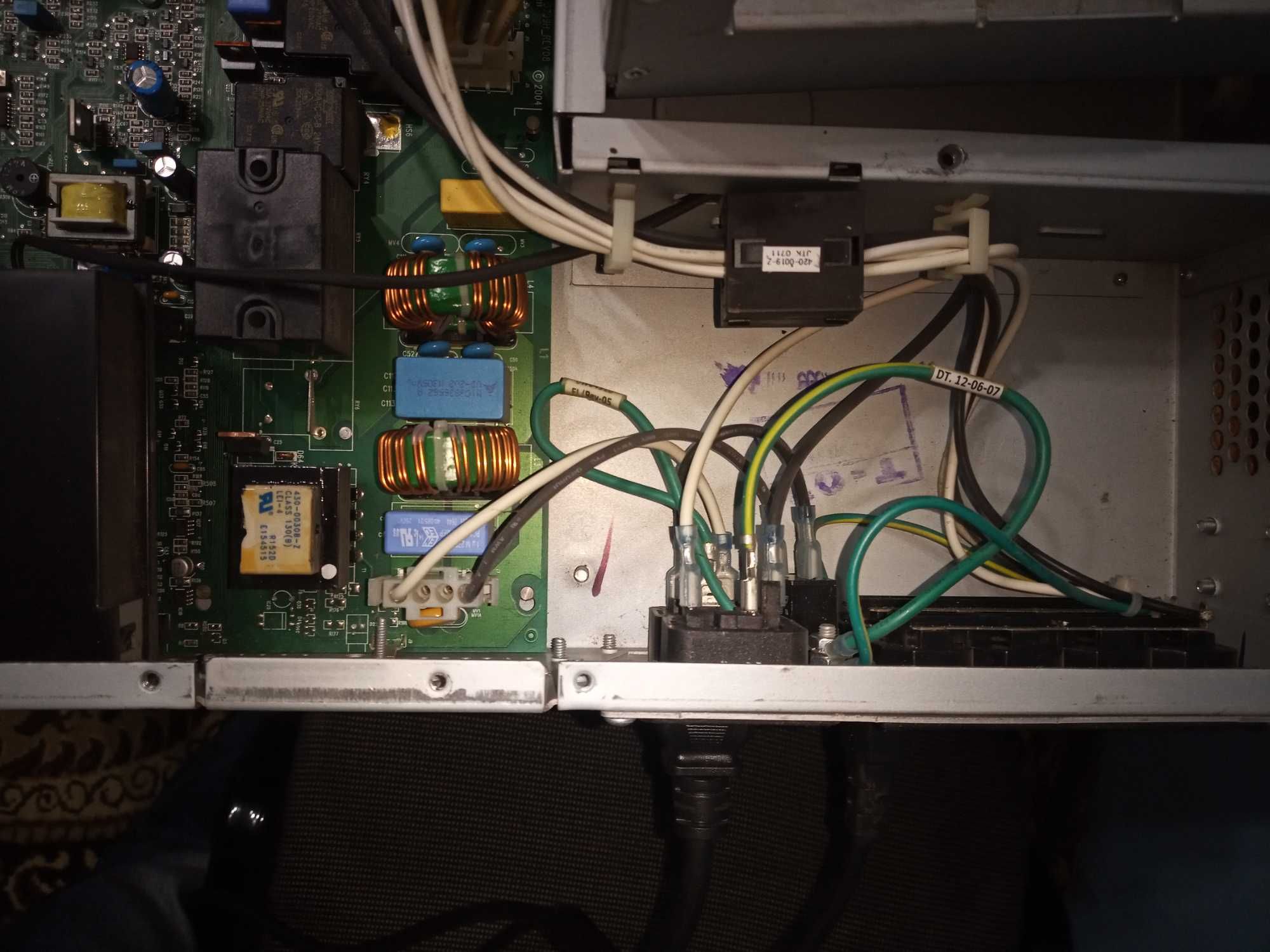 Джерело безперебійного живлення,UPS,УПС APC 2200VA Smart-UPS ТОРГ